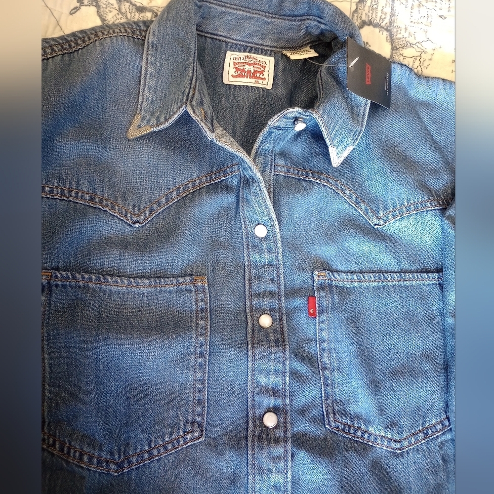 Levi's Solid Relaxed Fit Shirt Denim - Picture 4 of 14